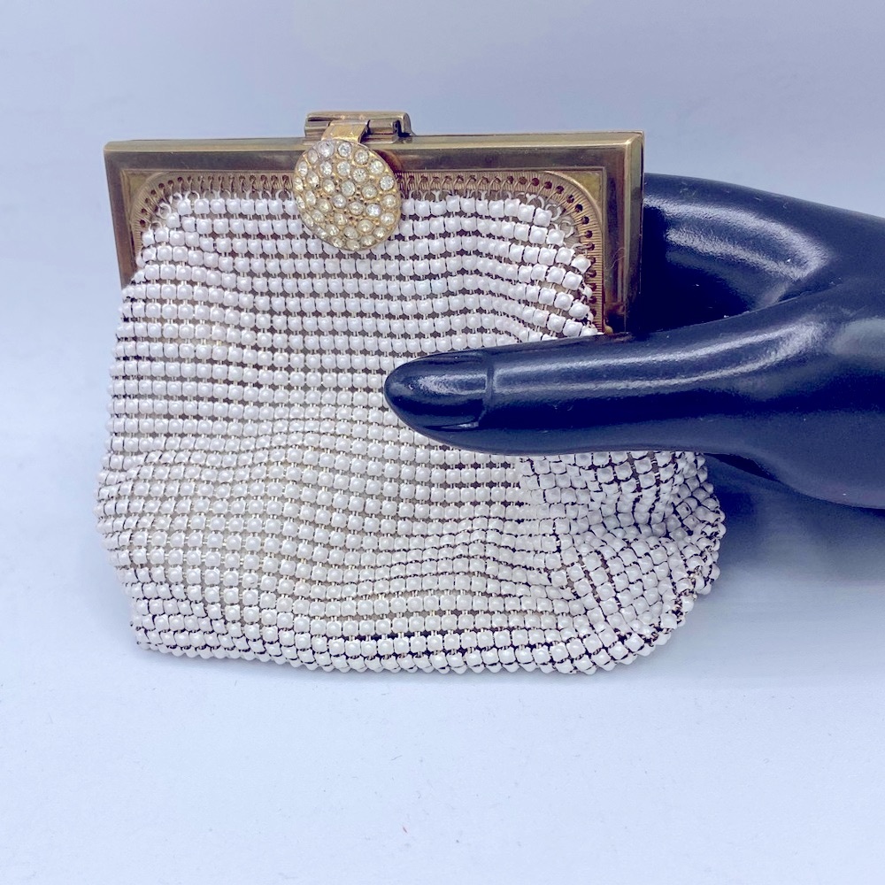 Vintage Whiting & Davis Ivory Enamel Mesh Small Coin Purse With Handle On Back - Picture 13 of 13
